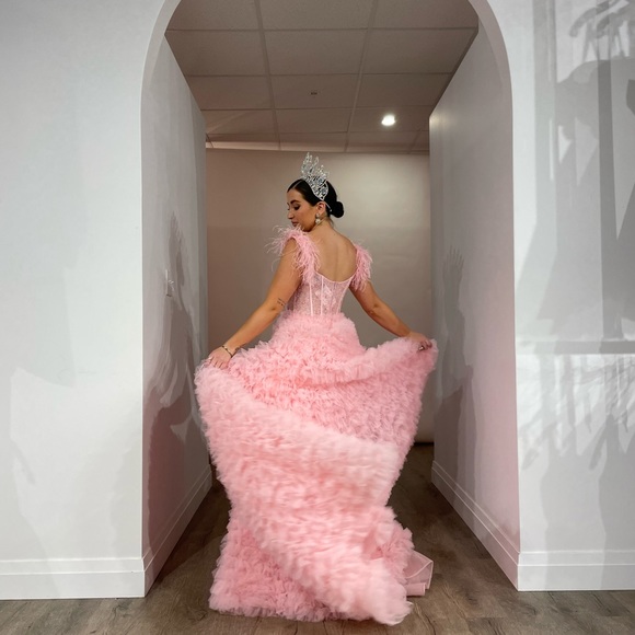 Size 8 Sherri Hill Gown - Picture 3 of 3